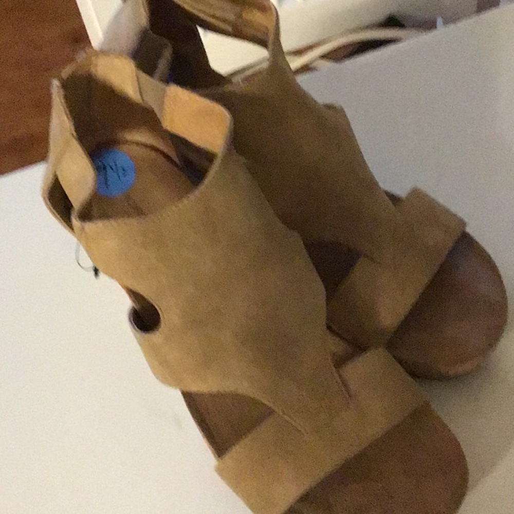 Tan wedged shoes. New